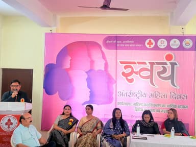 Abhay Singh addressing participants at Paise ki Pathshala